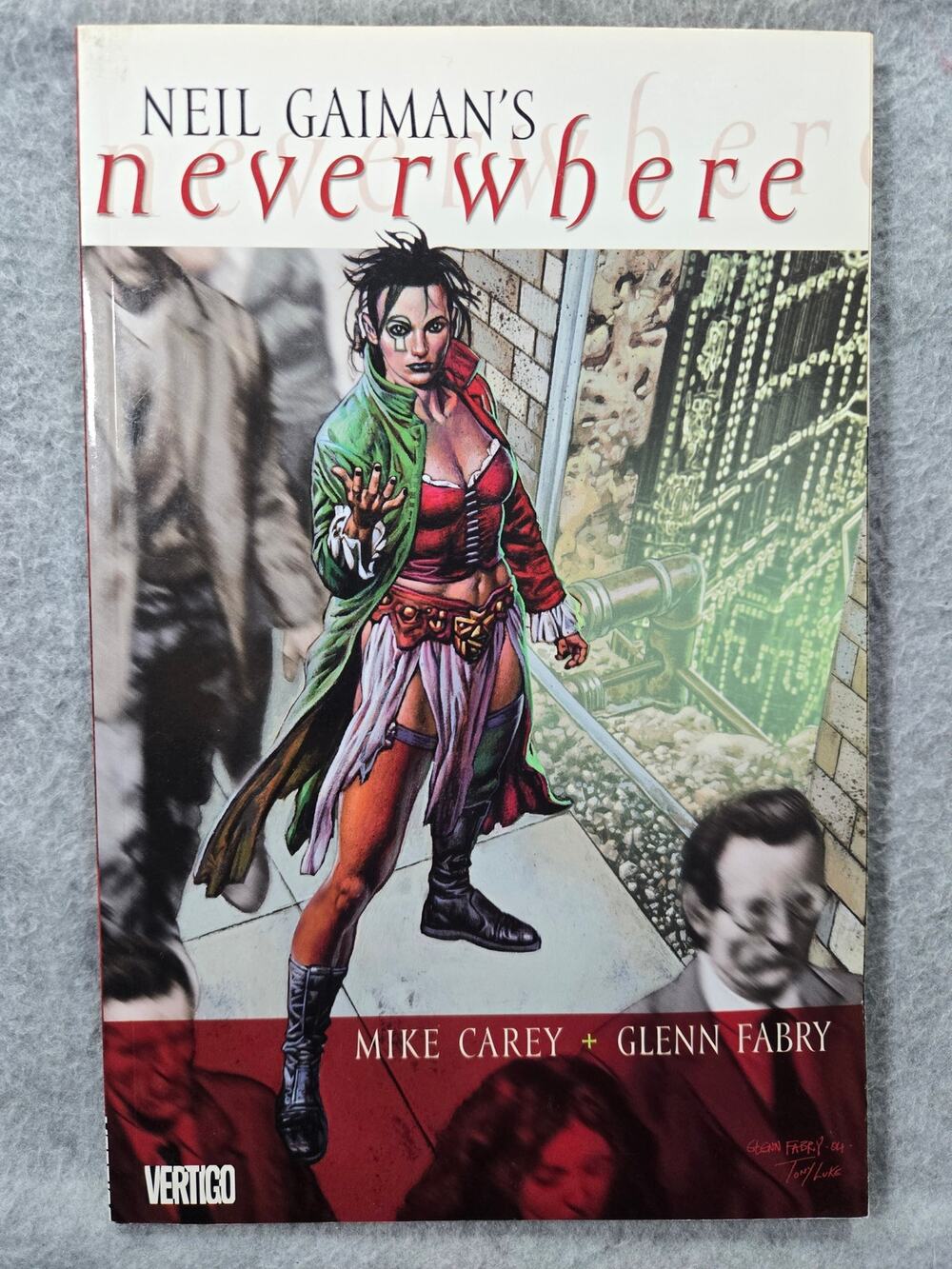Neil Gaiman's Neverwhere Graphic Novel Vertigo DC Comics Mike Carey